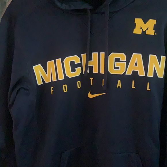 Michigan sweatshirt football size small with hood - Picture 4 of 5